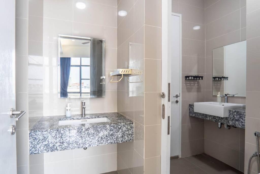 The Azure Residences Kelana Jaya By Airhost Apartment